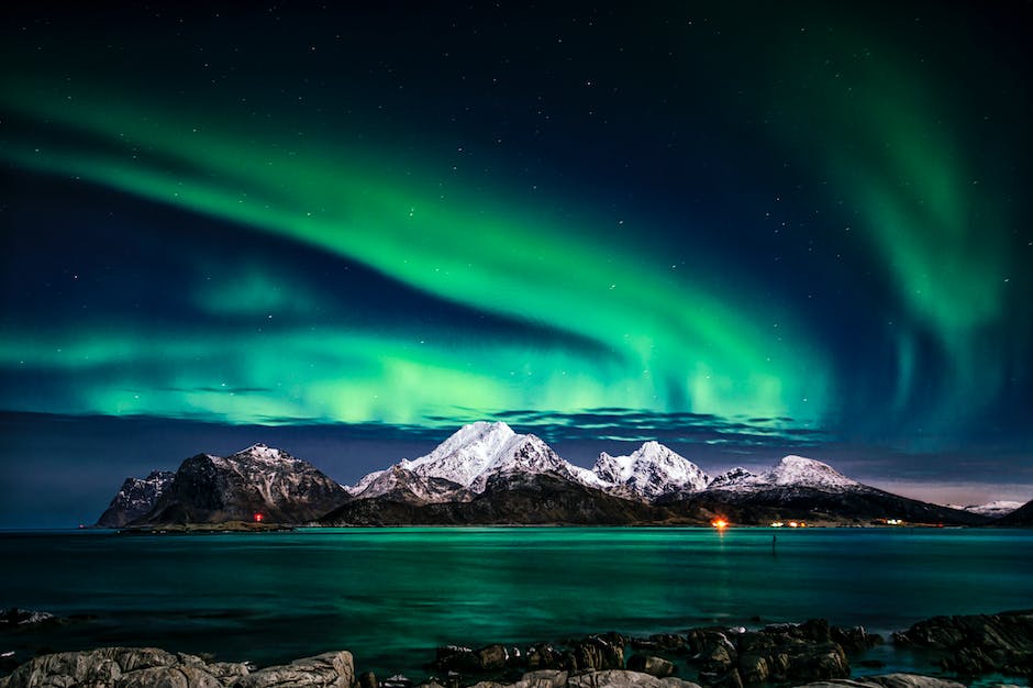 Chasing the Northern Lights: Aurora Borealis Adventures in Scandinavia