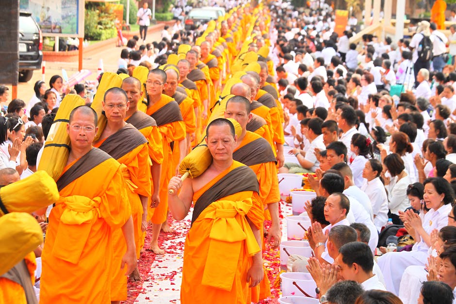 Temple Treasures: Exploring Thailand's Wat Pho and Wat Arun